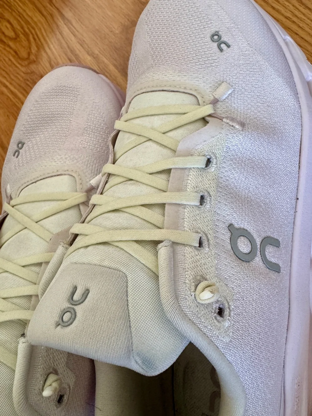 On Cloudtilt Women’s 9 / EU 40.5 in Ivory/Orchid